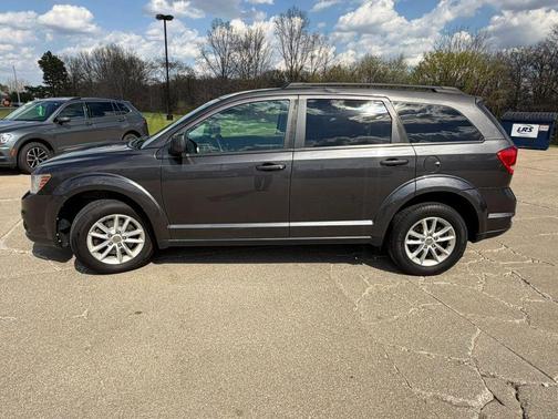 Granite Pearlcoat 2017 Dodge Journey SXT