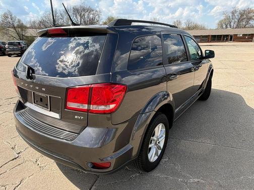 Granite Pearlcoat 2017 Dodge Journey SXT