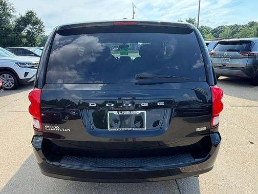 Black 2018 Dodge Grand Caravan SE