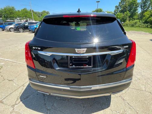 Stellar Black Metallic 2018 Cadillac XT5 Platinum