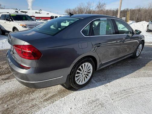2016 Volkswagen Passat 1.8T SE w/Technology