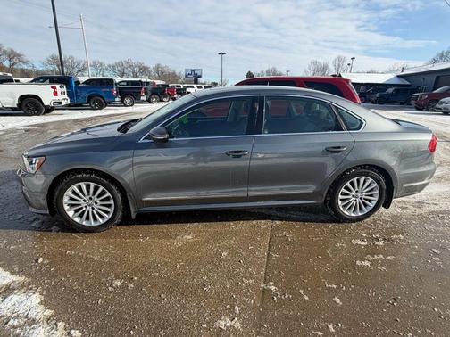 2016 Volkswagen Passat 1.8T SE w/Technology