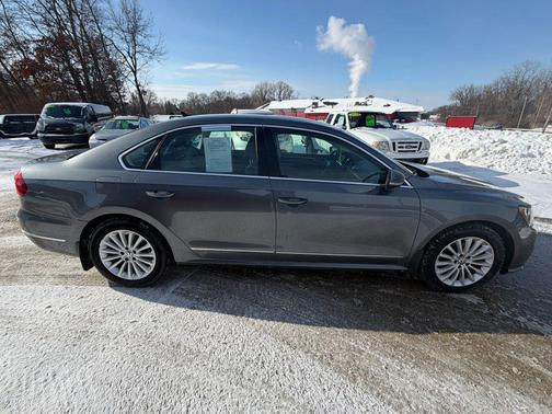 2016 Volkswagen Passat 1.8T SE w/Technology