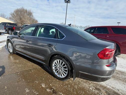 2016 Volkswagen Passat 1.8T SE w/Technology
