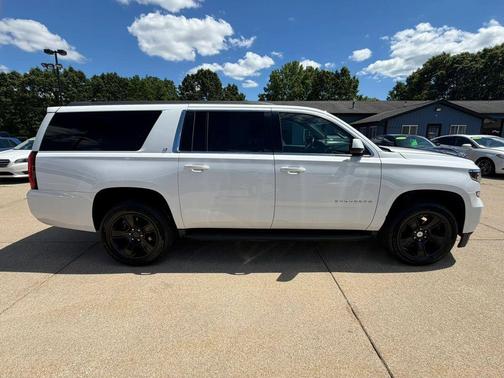 Summit White 2019 Chevrolet Suburban LT