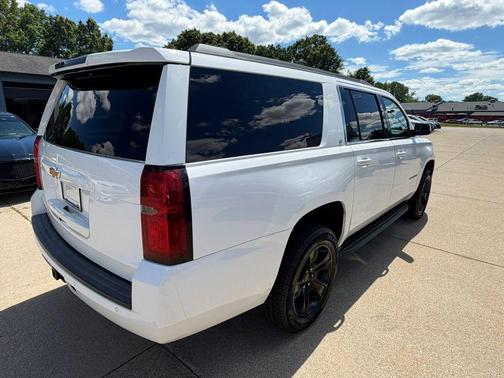 Summit White 2019 Chevrolet Suburban LT