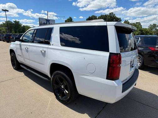 Summit White 2019 Chevrolet Suburban LT