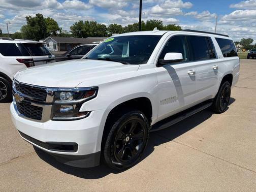 Summit White 2019 Chevrolet Suburban LT