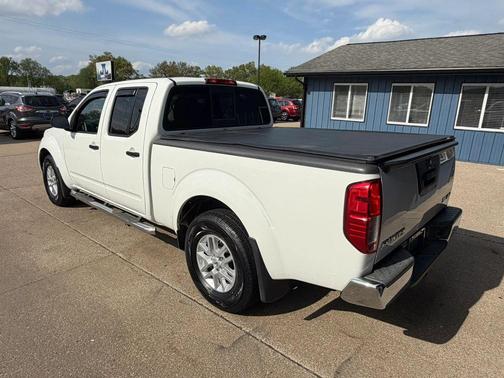 Glacier White 2018 Nissan Frontier SV