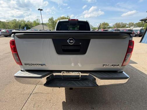 Glacier White 2018 Nissan Frontier SV