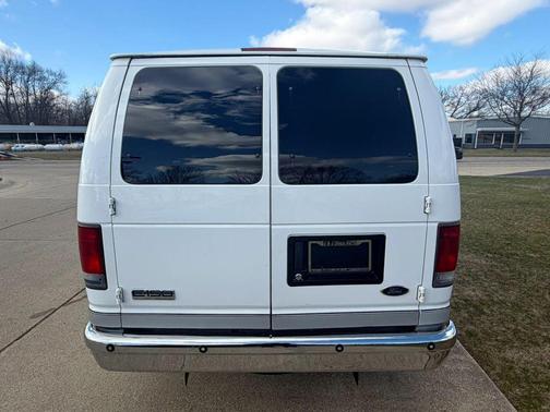 2008 Ford E150 Base
