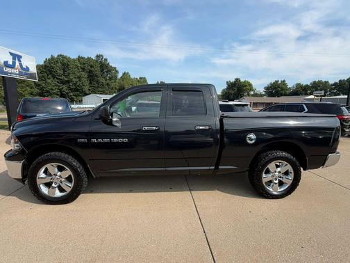 Brilliant Black Crystal Pearlcoat 2011 Dodge Ram 1500 SLT