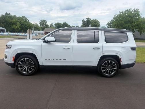 Bright White Clearcoat 2022 Jeep Grand Wagoneer Series III 4x4