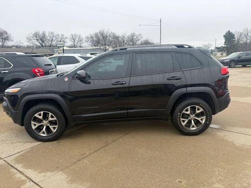 Diamond Black Crystal Pearlcoat 2017 Jeep Cherokee Sport
