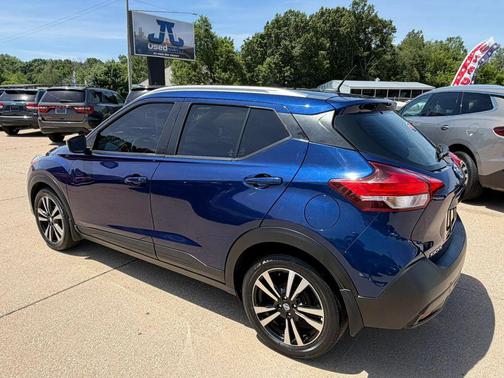 Deep Blue Pearl 2018 Nissan Kicks SV
