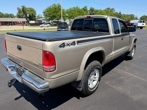 TAN 2004 Dodge Dakota SLT Club Cab