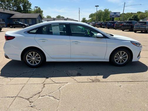 Quartz White Pearl 2018 Hyundai SONATA SE