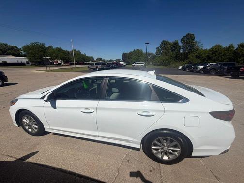 Quartz White Pearl 2018 Hyundai SONATA SE