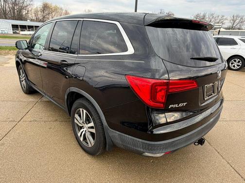 Crystal Black Pearl 2018 Honda Pilot EX