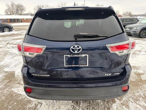 Blue 2014 Toyota Highlander XLE