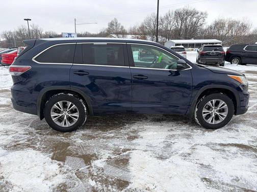 Blue 2014 Toyota Highlander XLE