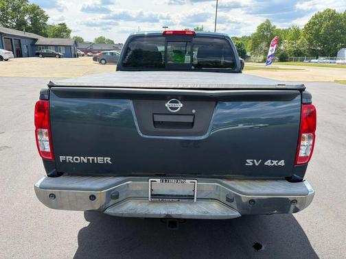 Blue 2014 Nissan Frontier SV