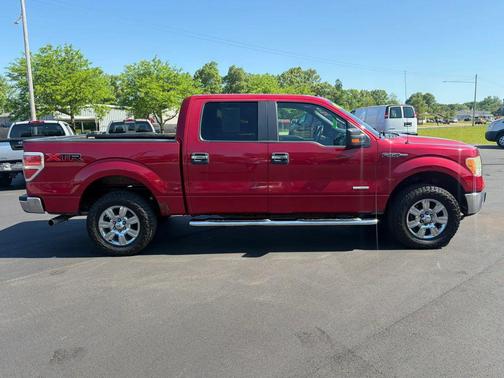 Red 2011 Ford F-150 XLT