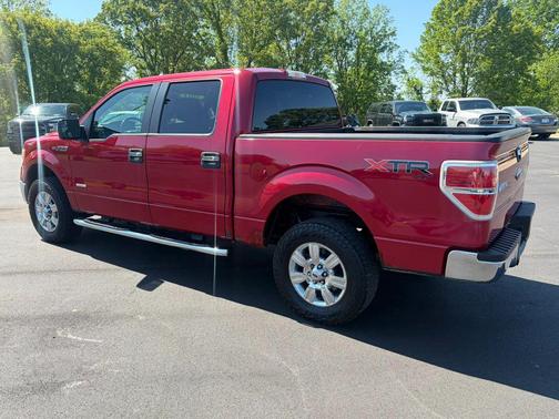Red 2011 Ford F-150 XLT