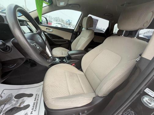 2017 Hyundai SANTA FE SE