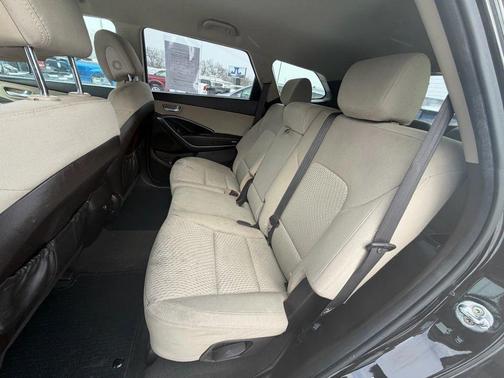 2017 Hyundai SANTA FE SE