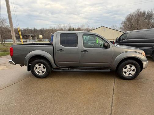 2005 Nissan Frontier SE Crew Cab