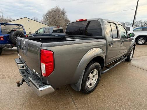 2005 Nissan Frontier SE Crew Cab
