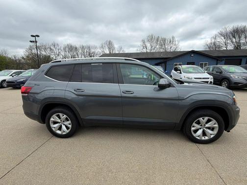 Platinum Gray Metallic 2018 Volkswagen Atlas 3.6L Launch Edition