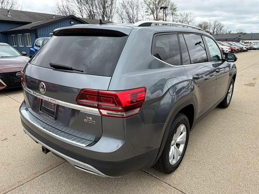 Platinum Gray Metallic 2018 Volkswagen Atlas 3.6L Launch Edition