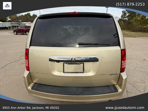 2010 Chrysler Town & Country Touring