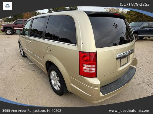 2010 Chrysler Town & Country Touring