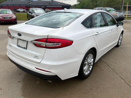 White Platinum Metallic Tri-Coat 2020 Ford Fusion SE