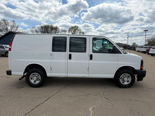 Summit White 2017 Chevrolet Express 2500 Work Van
