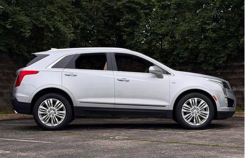 Radiant Silver Metallic 2018 Cadillac XT5 Premium Luxury