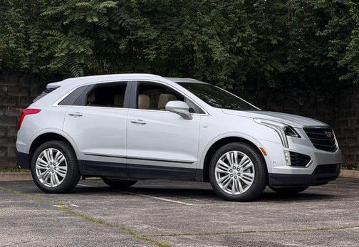 Radiant Silver Metallic 2018 Cadillac XT5 Premium Luxury
