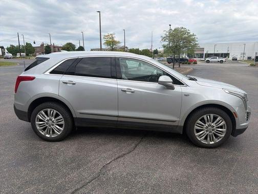 Radiant Silver Metallic 2018 Cadillac XT5 Premium Luxury