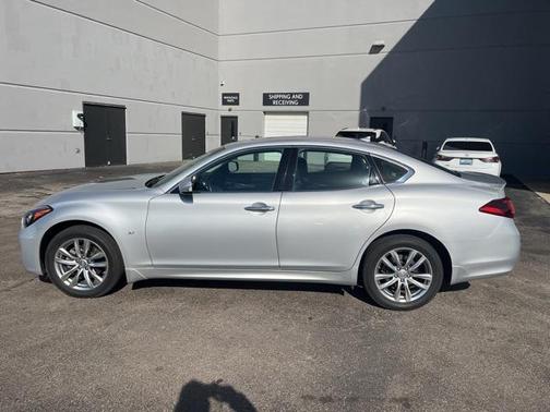 2019 INFINITI Q70 3.7X LUXE