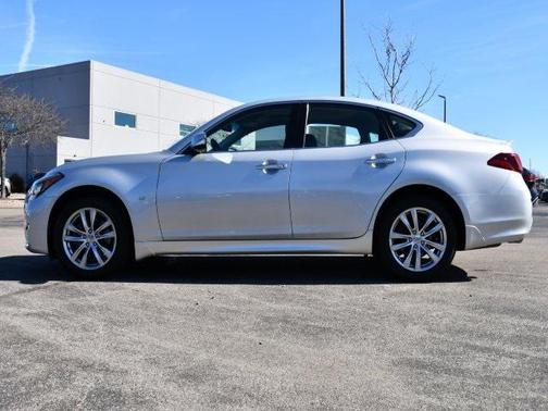 2019 INFINITI Q70 3.7X LUXE