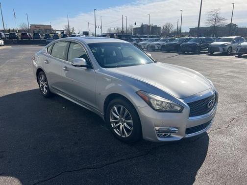 2019 INFINITI Q70 3.7X LUXE