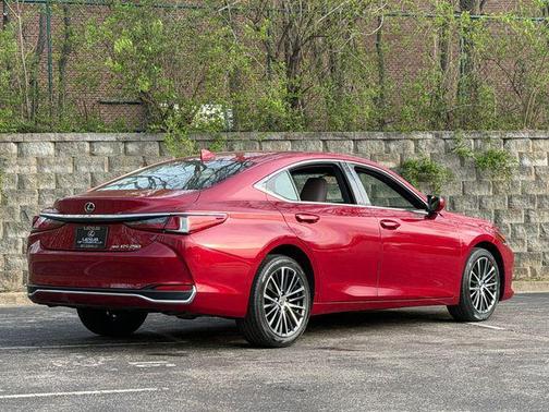 2024 Lexus ES 250 Base