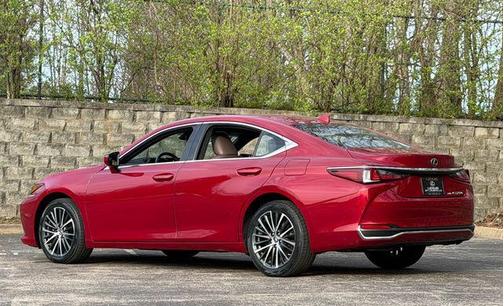 2024 Lexus ES 250 Base