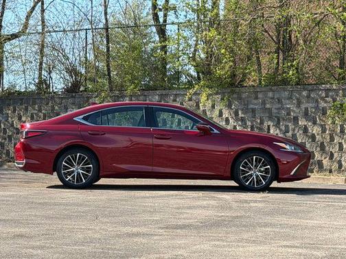 2024 Lexus ES 250 Base