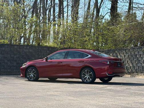 2024 Lexus ES 250 Base