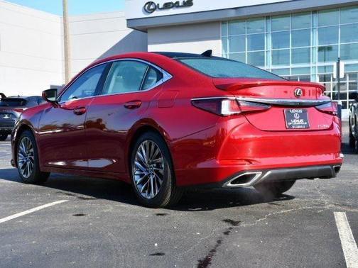 2024 Lexus ES 350 Ultra Luxury