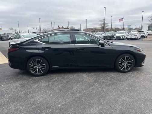 2022 Lexus ES 300h Base